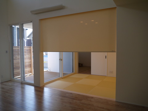 ロールスクリーンで間仕切り